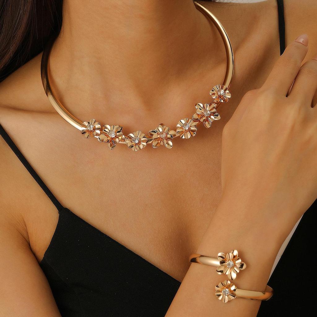 European & American Style Retro Large Petal Choker Necklace - Women's Simple Personality Clavicle Chain Accessory