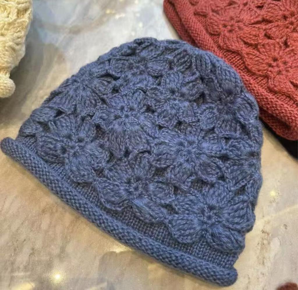Handmade three-dimensional crochet sunflower crimped knitted hat for women with small faces, double-layer thickened warm ear protectors, pullover hat