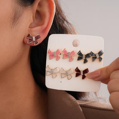 Achtteiliges Set mit Diamanten, Öltropfen, Schleifen, silbernen Nadelsteckern, niedlichen Ohrringen, Ohrringen.