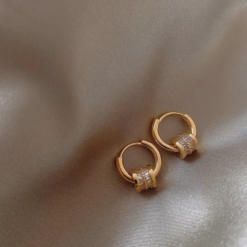 Korejský styl Trendy Luxusní Náušnice s malým pasem pro ženy - 2025 Letní Niche Design