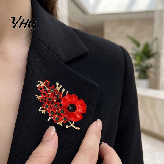 Red Flower Lapel Pin Never Forgotten Victory Blossom Brooch, Alloy Memorial Badge with Rhinestone, Jewelry for Veterans Rhinestone