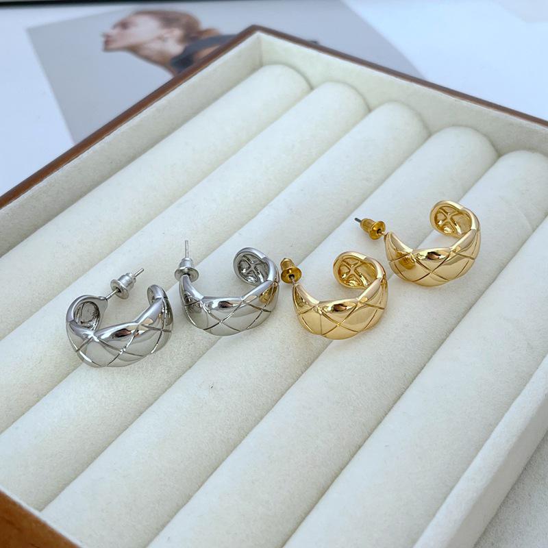 

Chic Luxury Argyle Glossy Semicircle Earrings золотой