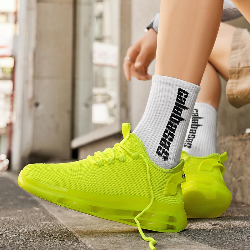 2025 summer new sports shoes single shoes platform shock absorption couple Korean version flying weaving casual breathable running shoes live broad