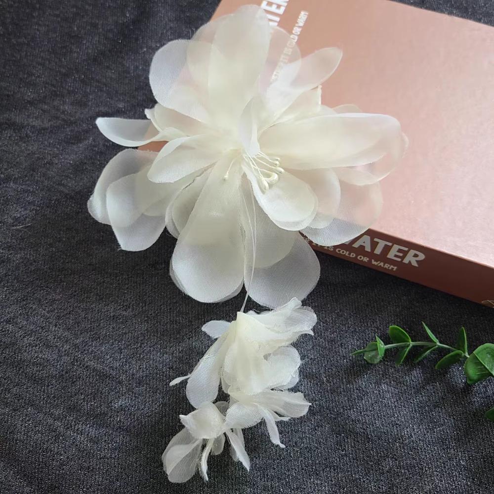 

Fabric Three-dimensional Flower DIY Reusable Handmade Hanging Flowers with Tassels Embroidered Organza Flower абрикосовий
