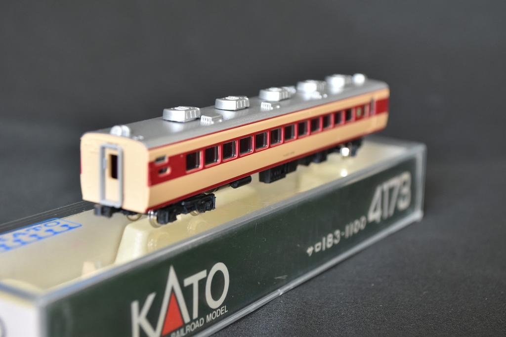 KATO 4173 Saro 183-1100 Red and Cream N Gauge/N Scale Model Train Car from Japan