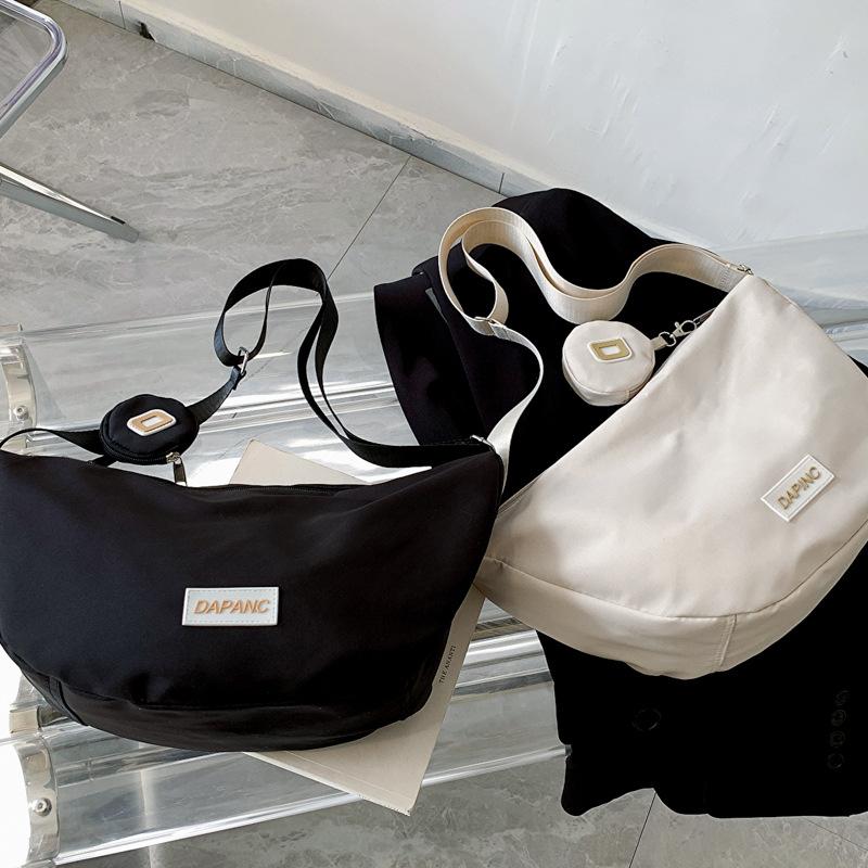 Nylon messenger women's bag winter new trend dumpling bag light sports fanny bag simple fashion shoulder armpit bag