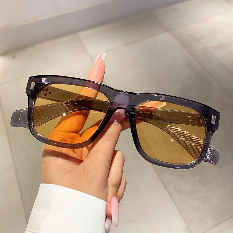 

Classic Rivet Square Sunglasses For Men Fashion Vintage Trendy Sun Glasses Women Luxury Brand Designer Punk Big Frame Shades