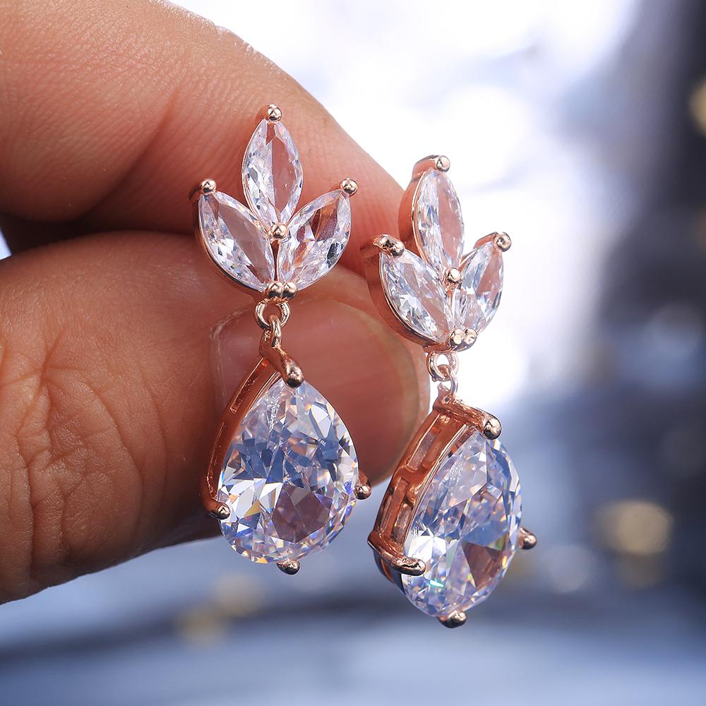 

Huitan Luxury Wedding Bridal Drop Earring Zircon Dazzling Crystal Zircon Classic Design Noble Women Party Earrings New Arrival WHITE