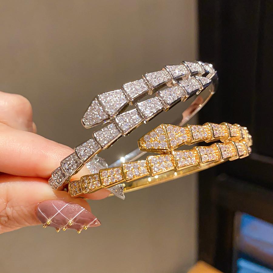 Gioielli Ispirati agli Animali Bracciale in Rame Intrecciato a Forma di Serpente con Accenti di Zirconio per Donne