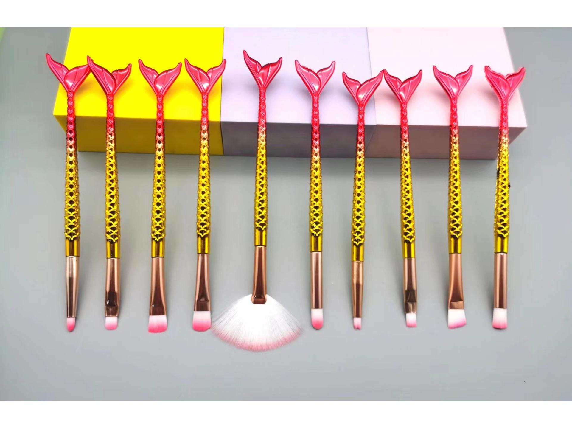 Четырехцветный набор кистей для макияжа русалки - 10 градиентных кистей в форме рыбьего хвоста