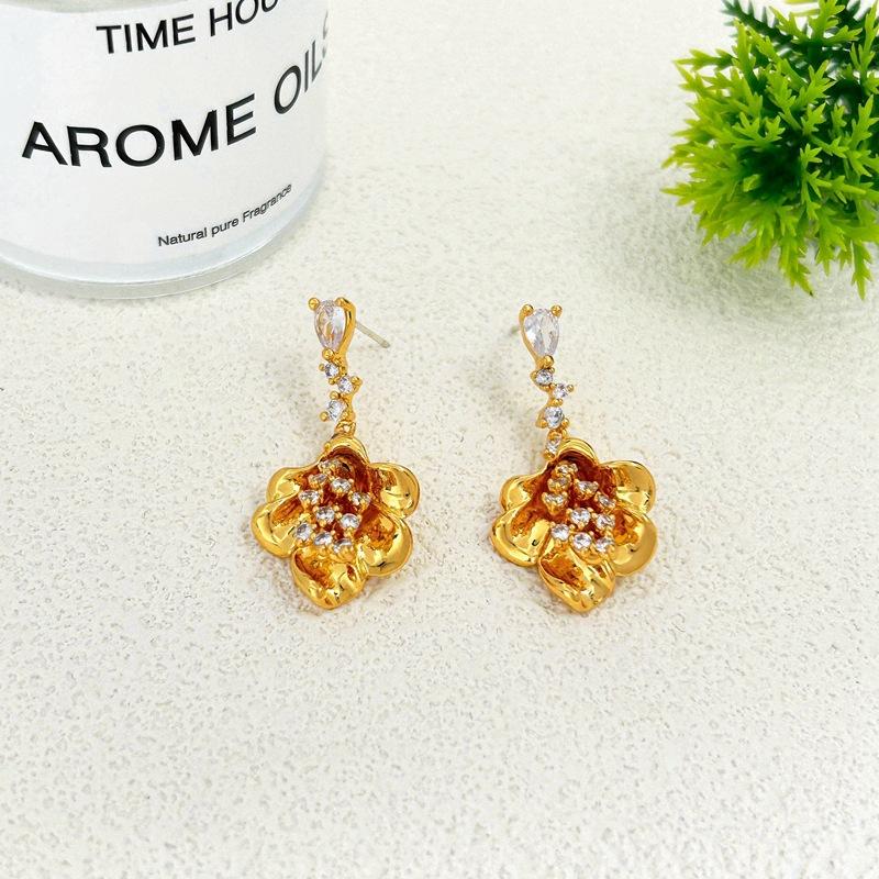Micro-Inlaid Zircon Earrings, High-End Female Sweet Flower Stud Earrings.