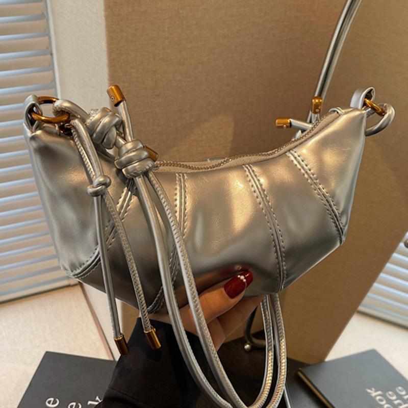 Retro niche horn dumpling bag 2025 new trendy Korean version niche mobile phone bag fashionable shoulder messenger women's bag