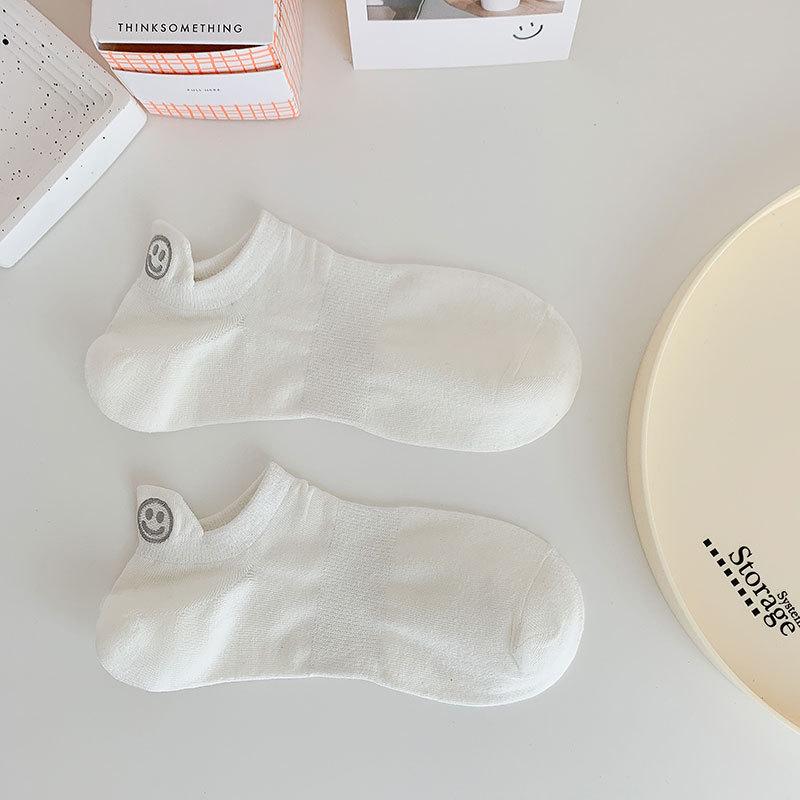 Women's Korean Style Smiley Embroidered Mid-Calf Sports Socks - Odor-Resistant & Sweat-Absorbent