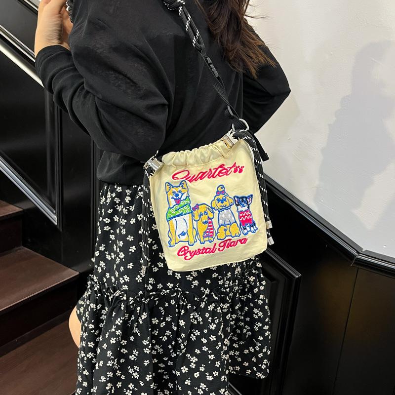 2025 New Japanese Embroidery Mobile Phone Bag Simple Bag Women's Fashion Versatile Portable Trend Messenger Shoulder Bag Women