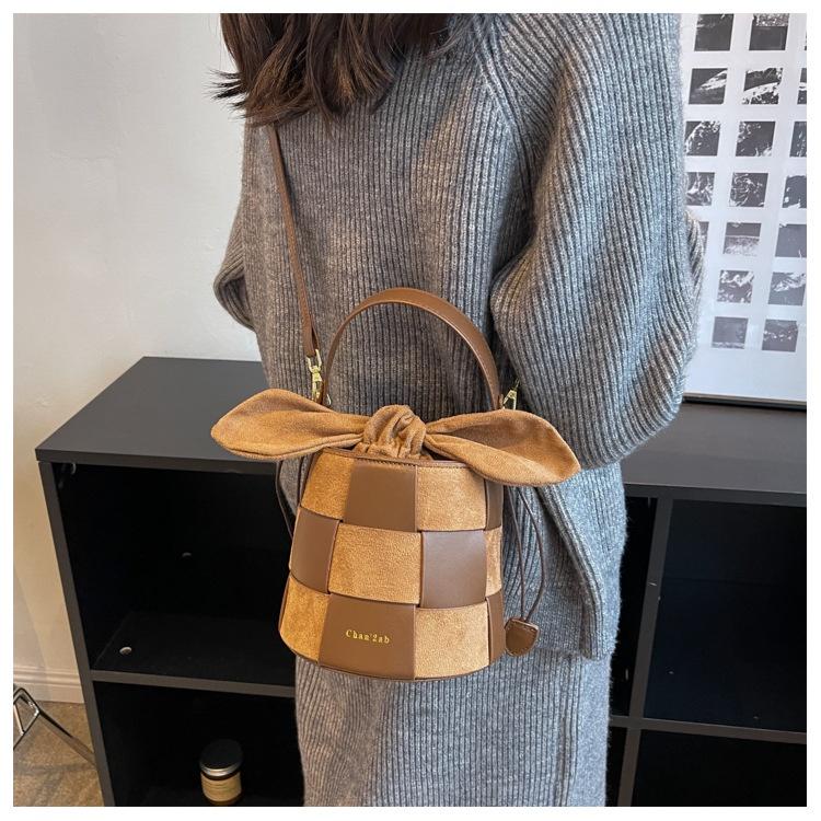 IELGY women's fashion messenger bag, matte woven portable bucket bag
