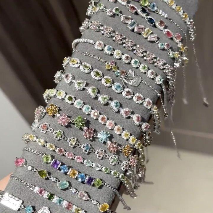 Gold-Plated Zircon Mother-of-Pearl Floral Bracelet: Elegant Luxury Design Jewelry