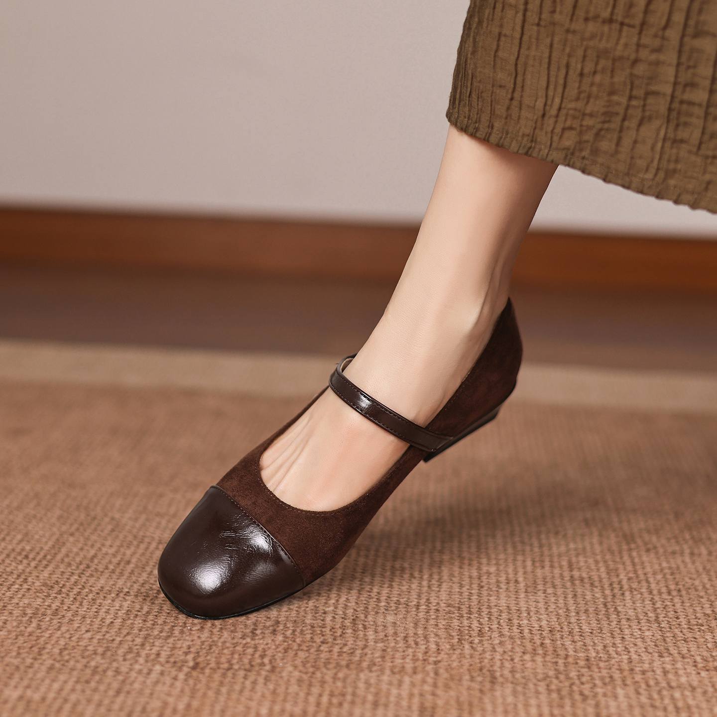 

Krazing Pot Microfiber Round Toe Thick Low Heels Spring Summer Shoes Big Size 43 Mary Janes Pearl Women Shallow Pumps 33 коричневий