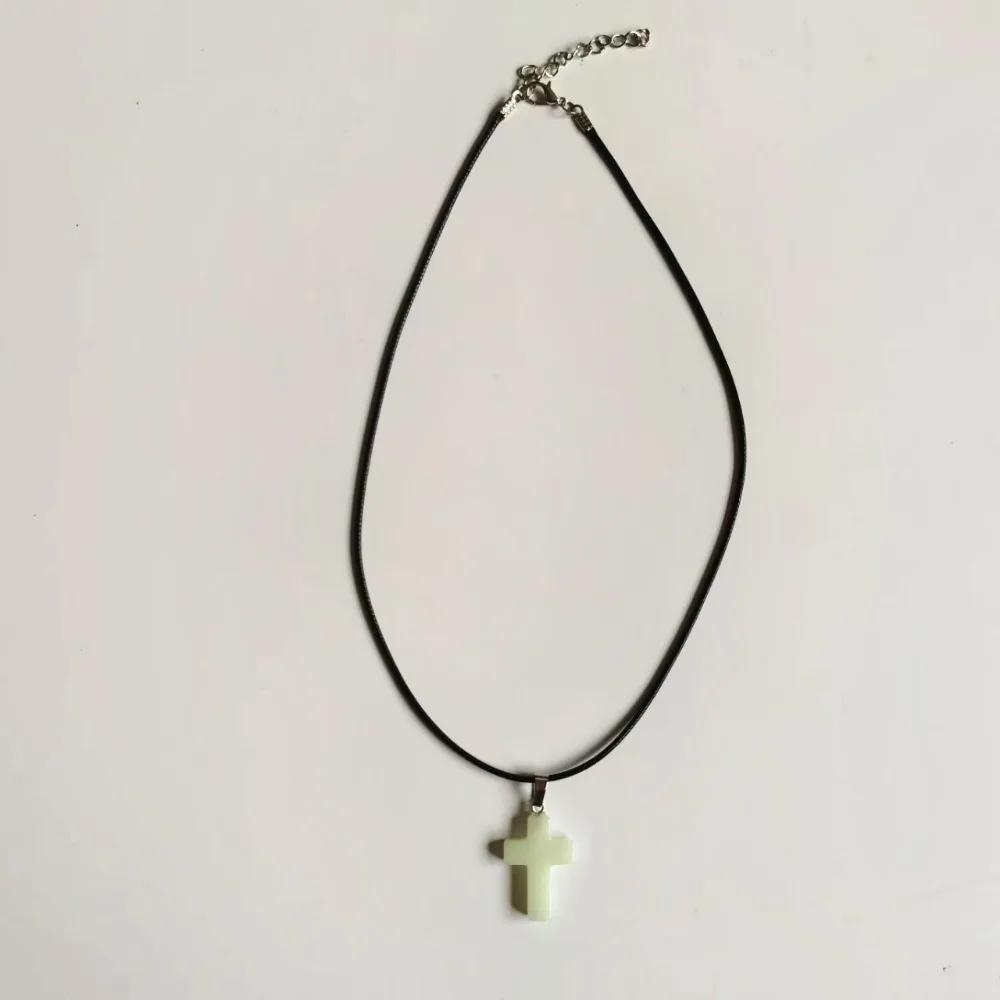Collier pendentif lumineux design croix Glow in the Dark fluorescent Collier de nuit classique