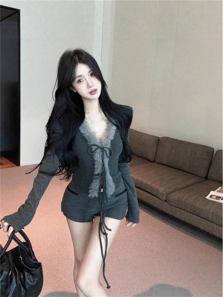 Fashionable Chic Slim-Fit Base Layer Top with High-End Patchwork Fur Stripes for Women - Autumn/Winter.