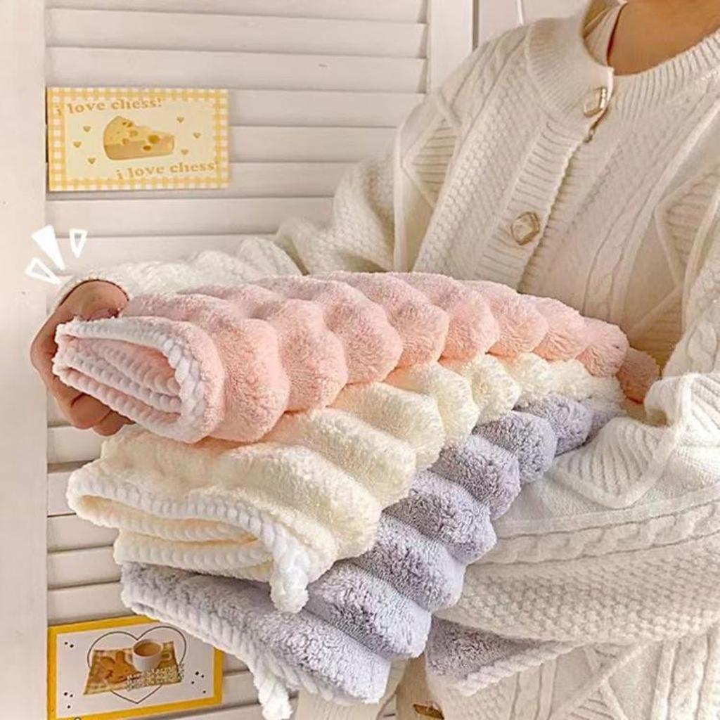 Big Bath Towel - Super Absorbent Coral Fleece, Thick and Soft Ultra-fine Fibers, No Shedding of Hair, Quick Drying, Suitable for Both Men and Women