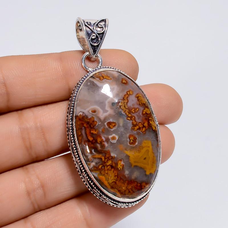 

Handcrafted Gold-Plated Heart Pendant for Girlfriend with Unique Design 8-9