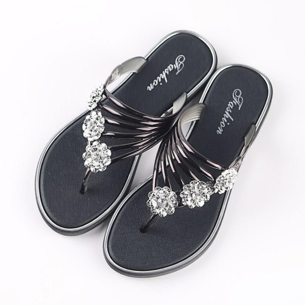 New Fashionable and Versatile Women's Flip Flops with A High-end Temperament, French Style Sandals, Beach Flat Slippers