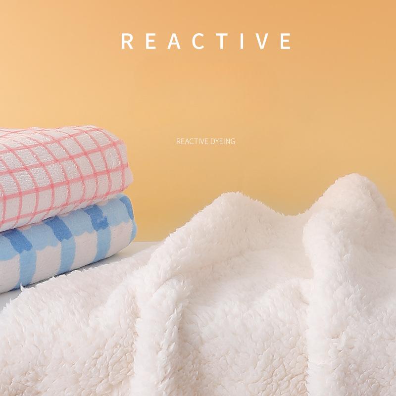 Autumn and Winter Pet Blankets Warm Cat Beds Cat Mats Checkered Carpets Super Soft and Comfortable Dog Blankets Pet Supplies