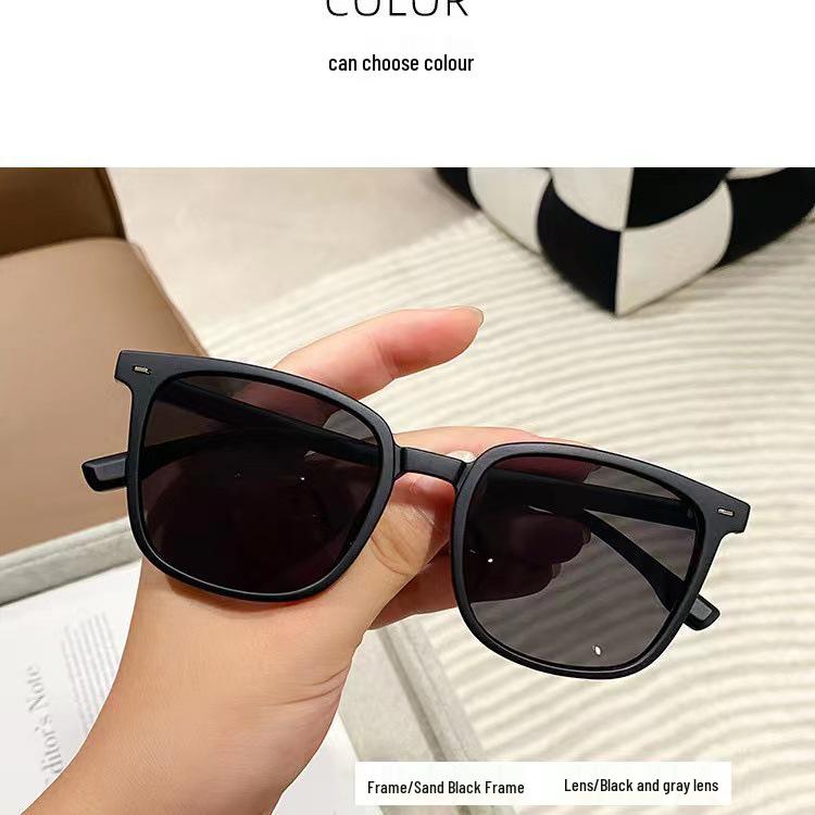 Unisex Retro Square Frame Sunglasses with Black Frame and Brown Lenses for Sun Protection Sunglasses