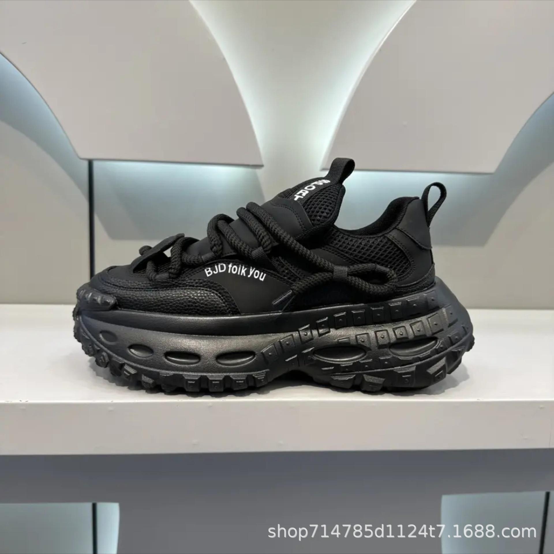 

Мужская обувь высокого класса лето 2024 новый тренд платформа интернет-звезда папа модная обувь дышащая сетка спортивная белая обувь 44 чёрный