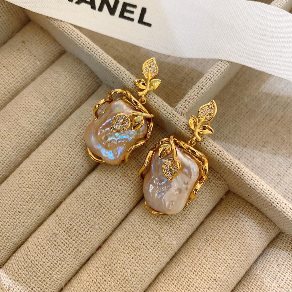 Natural Freshwater Big Baroque Pearl Necklaces For Women Fashion Flower Cubic Zirconia Pendant With Chain Birhday Gift