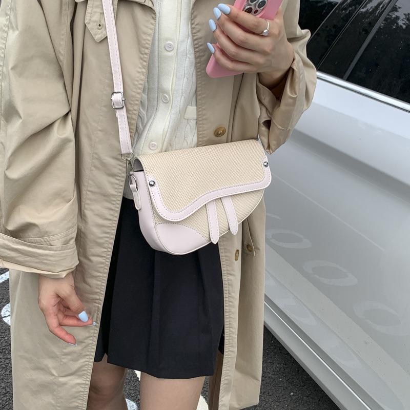 Populaire zadeltas zomer nieuwe damestas mode liefde schoudertas klein fris contrasterende kleur messenger bag
