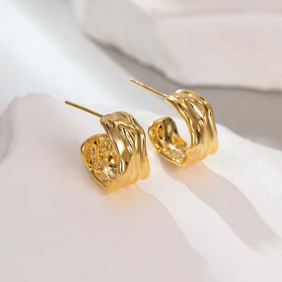 2023 New Folds Simple And Irregular Earrings Female Niche Luxury