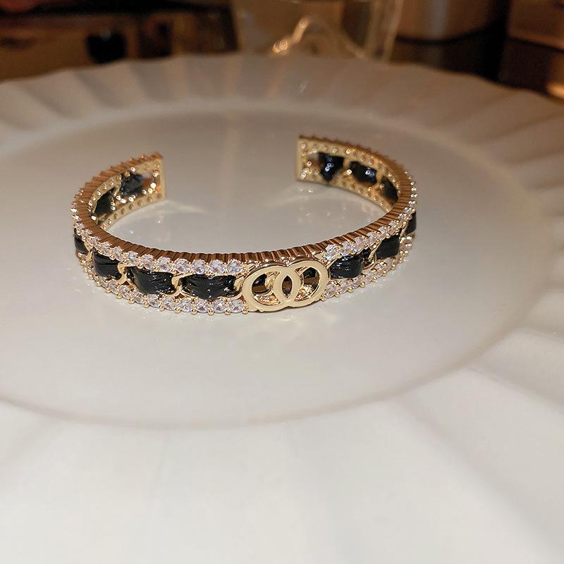 Elegant Geometric Rhinestone Zircon Buckle Bracelet: A Versatile and Luxurious Accessory for Women