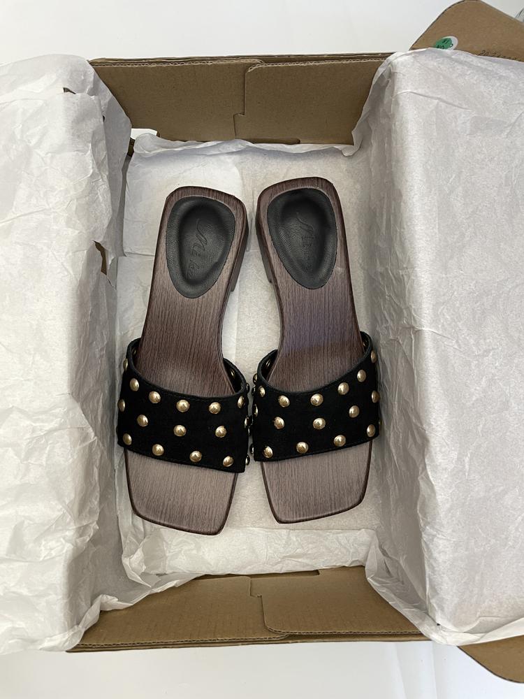 Fashion Women Rivet Sandals Ladies Square Heels Elegant Summer Slippers Outside Pu Leather Female Slides Fashion Woman Sandals