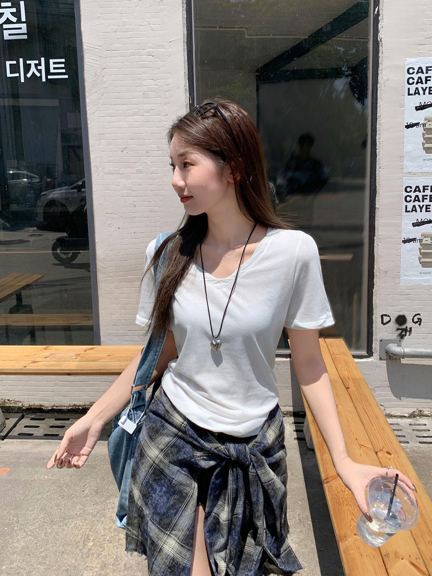 

White V-neck front shoulder design pleated short-sleeved T-shirt women s summer new loose and thin lazy style top S белый