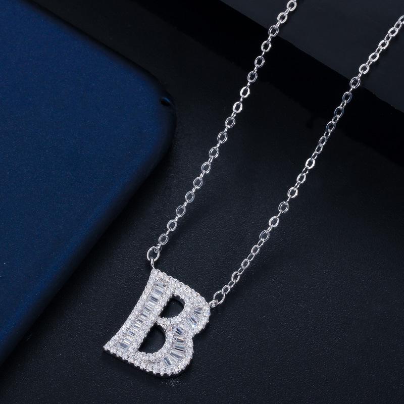 Wife'S Romantic Trip With 26 English Letters Collarbone Chain Pendant, Slightly Inlaid Zircon-Plated Platinum Necklace