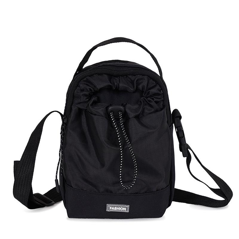 New drawstring messenger bag women's new portable and lightweight shoulder mobile phone bag versatile fashion commuter women's bag