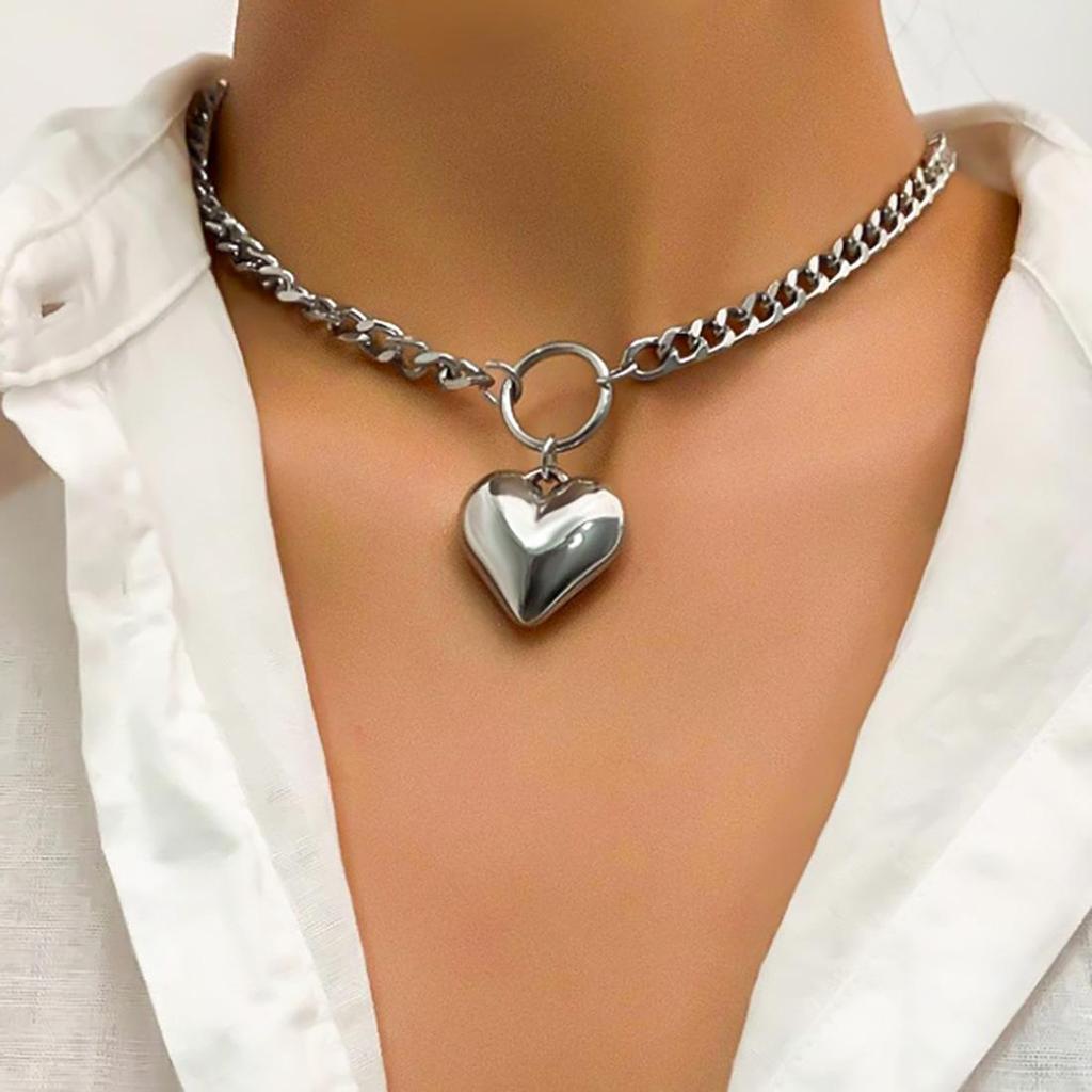 Fashionable Simple Collarbone Necklace: Small Fresh Peach Heart Design for Women (NK28040)