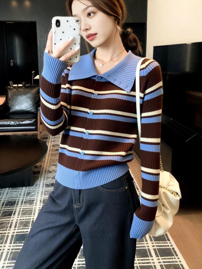 2026 Autumn Women's French Retro Striped Knitwear Sweater with Lapel Design