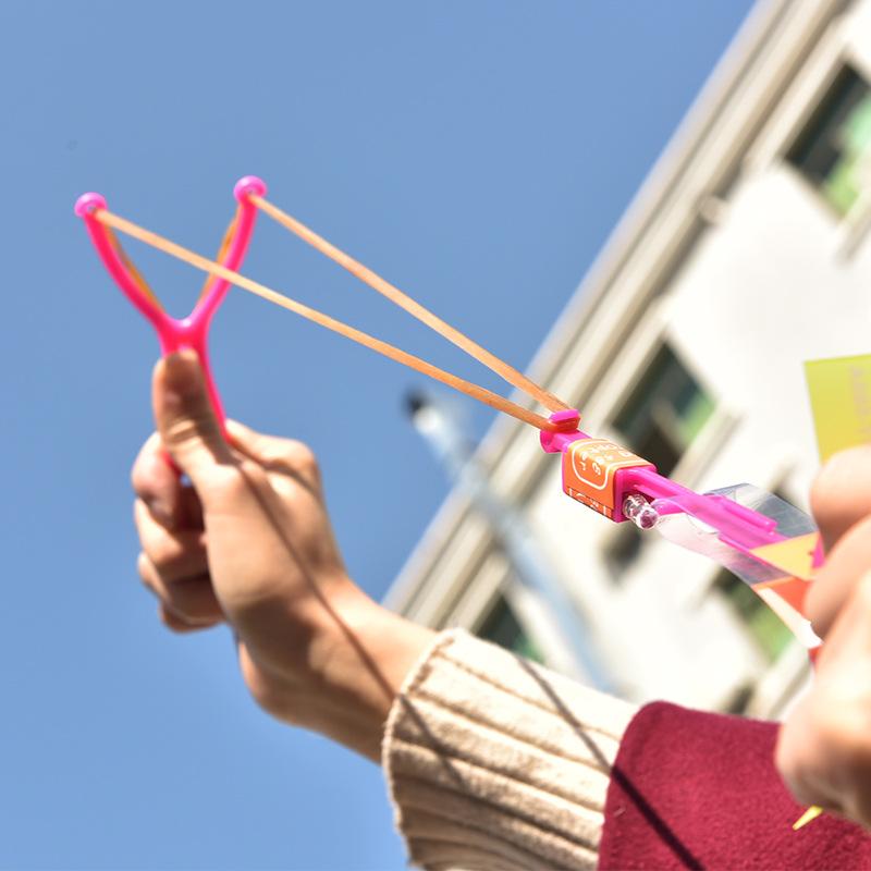 6 Stück Outdoor Leuchtende Rakete Blitz LED Licht Nacht Kinder Leuchtende Schleuder Spielzeug Leuchten Schleuder Elastischer Helikopter Drehendes Spielzeug