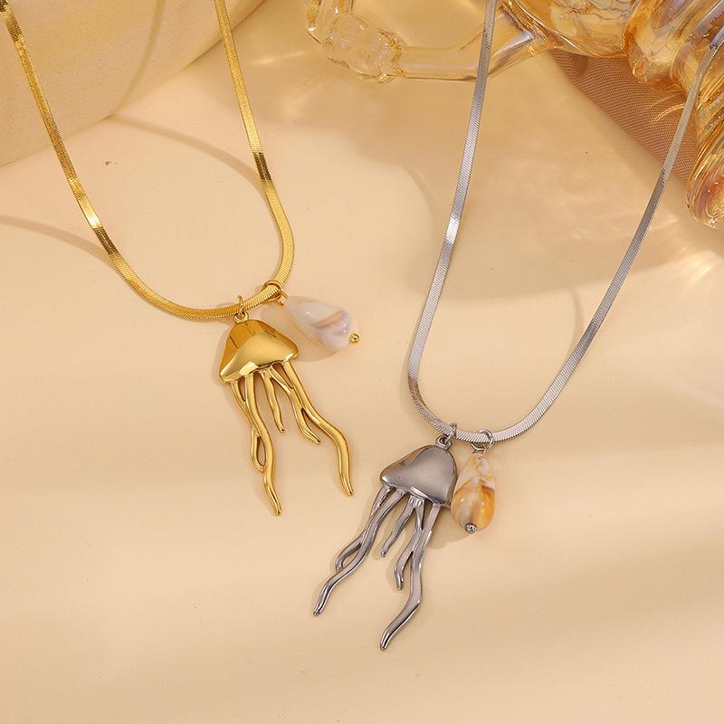 Stylish Jellyfish Pendant Titanium Necklace – Light Luxury Ocean-Inspired Clavicle Chain