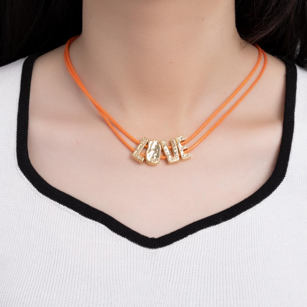 

KISSLOVE Pendant Necklace: High-End European & American Fashion Clavicle Chain for Women