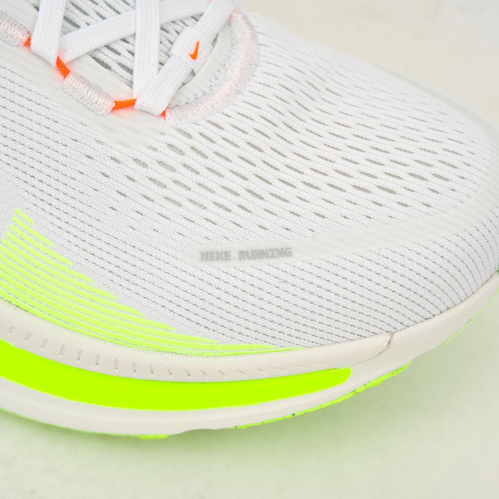 Nike Baskets Homme Vomero 18 White Volt Barely-Volt Noir HM6803-120