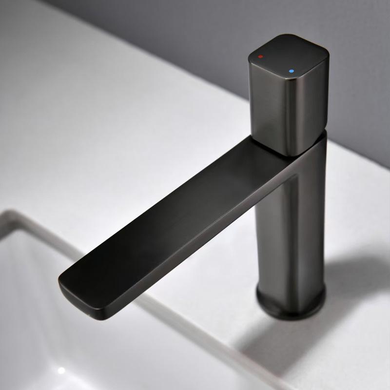 Brushed Gold Bathroom Hot And Cold Mixed Water Basin Faucet Brass Black/White Deck Installation Sink Tap Bathroom Accessories