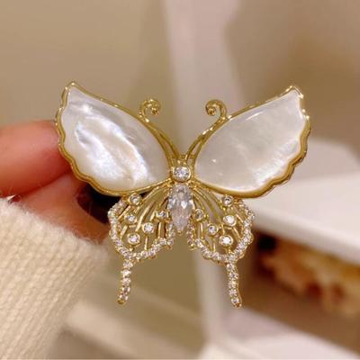Neu Shell Strass Schmetterling Broschen für Frauen Revers Pins Elegante Party Kleidung Anzug Kleine Accessoires