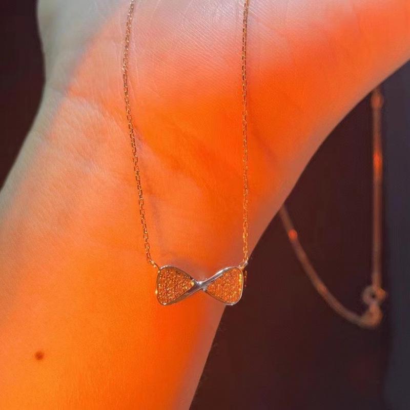 18K Gold Bow Diamond Necklace: Exquisite, Versatile, Light Luxury Clavicle Chain with Heart Pendant.