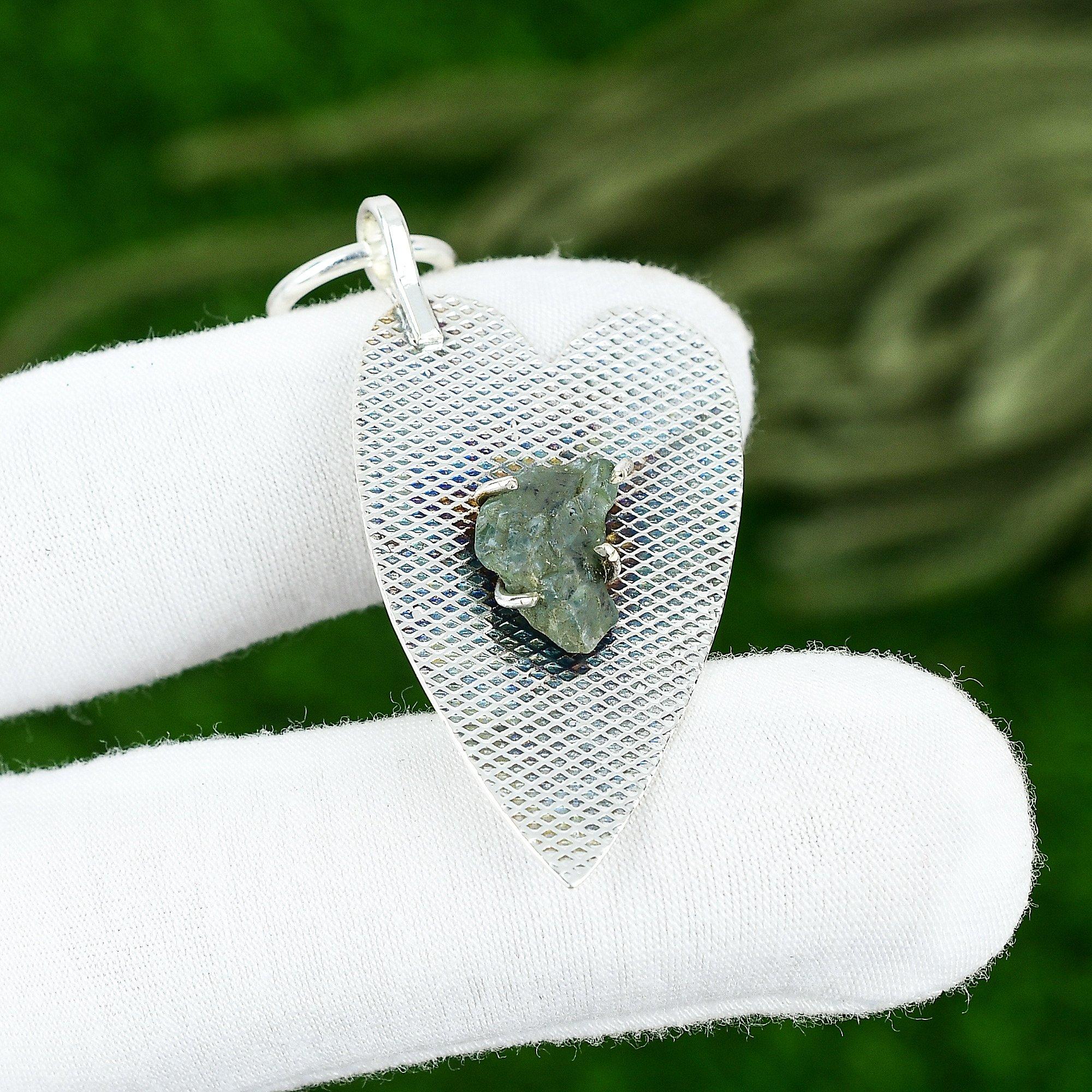 

Natural Labradorite Rough Third Eye Chakra Elegant Pendant Jewelry 925 Silver