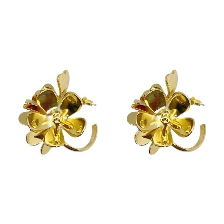 Beautiful Retro Light Luxury High Sense French Three-Dimensional Petal Metal Flower Earrings Temperament Light Luxury Stud Earrings Women