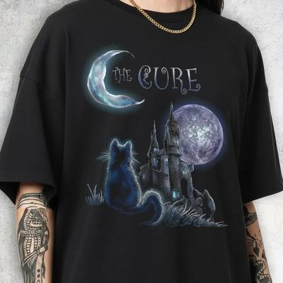 The Cure Gotisches Katzenhemd, Mystisches Hexenmond Geschenk, Vintage Dunkles Fantasy T-Shirt