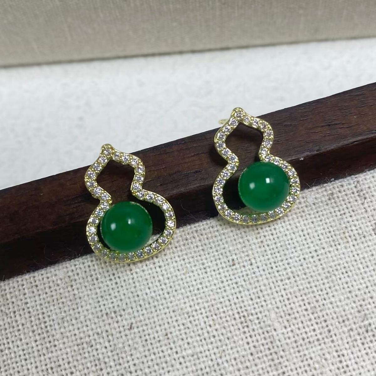 Retro Chinese Green Bead Gourd Earrings: Elegant, Minimalist Design with Hollow and Full-Diamond Detailing